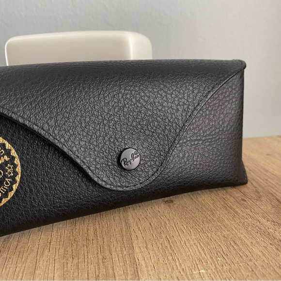 Ray-Ban Black Case - Picture 4 of 4